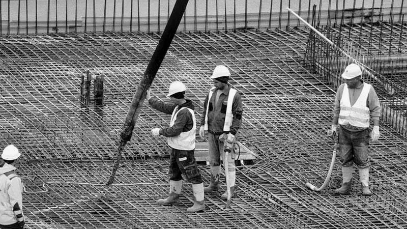 Diseño de losa de cimentación en Santiago: criterios sísmicos y geotécnicos